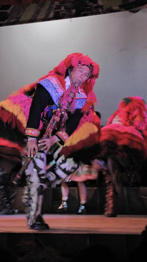 Apresentação de dança típica em Cusco, no Peru